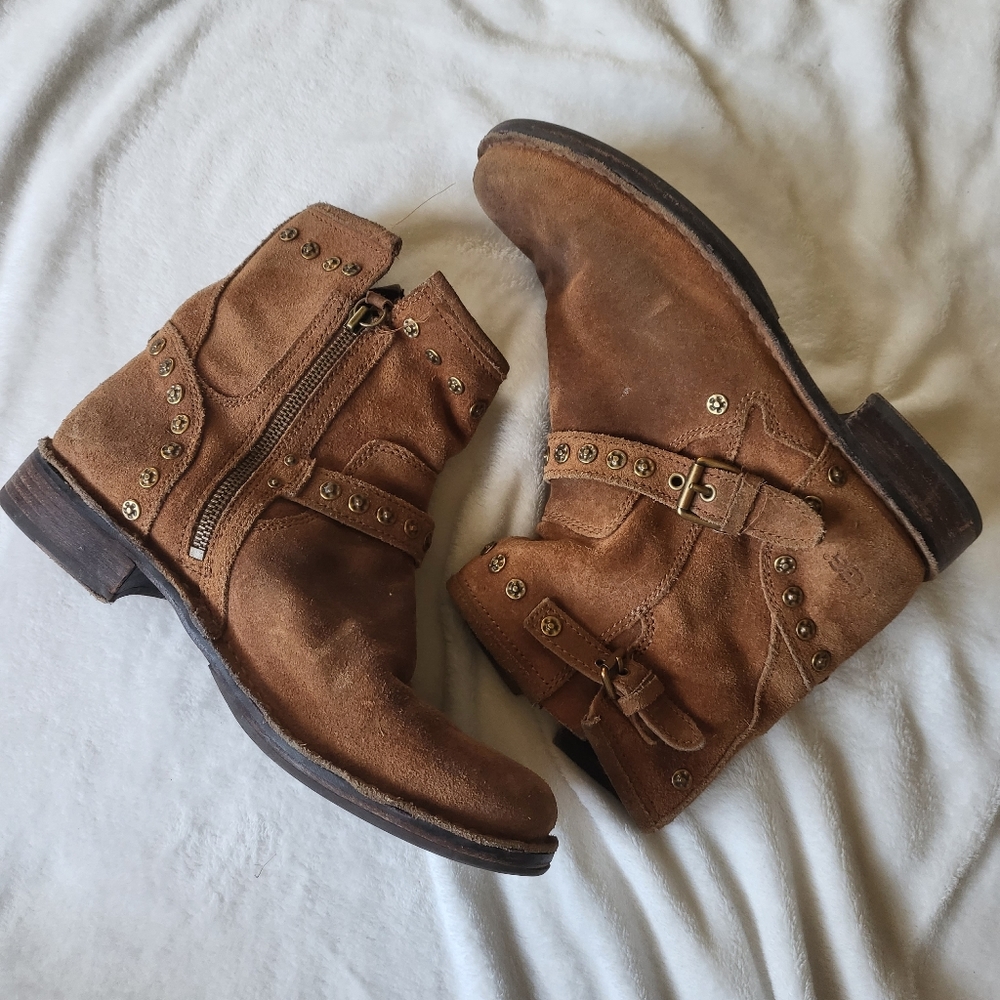UGG moto boot Fabrizia stud tan suede leather sz 9.5 women's